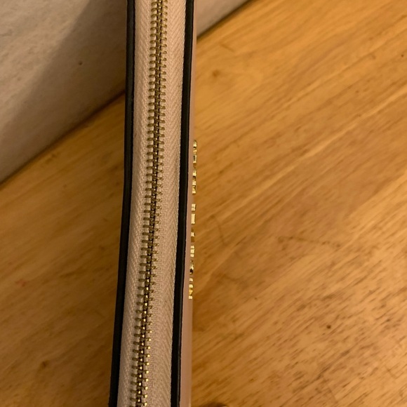 Michael Kors Pink Wristlet Wallet. - Picture 9 of 9